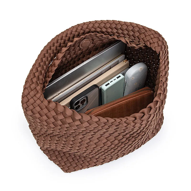 Bolsa em Neoprene Weave Bag Casual com bolsinha auxiliar