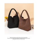 Bolsa em Neoprene Weave Bag Casual com bolsinha auxiliar
