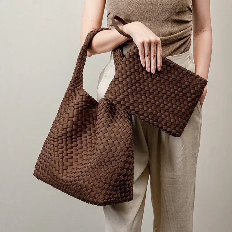 Bolsa em Neoprene Weave Bag Casual com bolsinha auxiliar